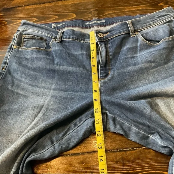 LIZ CLAIBORNE Curvy Fit Women's Blue Jeans - Picture 5 of 8